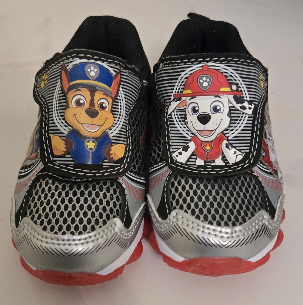 Paw Patrol Light Up Sneakers Size 6t.